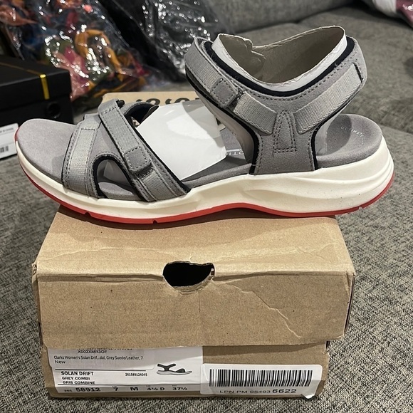 CLARKS Solan Drift Sandals - Picture 1 of 5